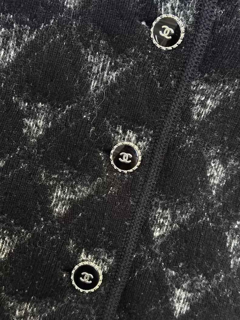 Chanel 21B black/grey cashmere quilted cardigan w