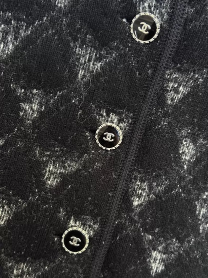 Chanel 21B black/grey cashmere quilted cardigan w