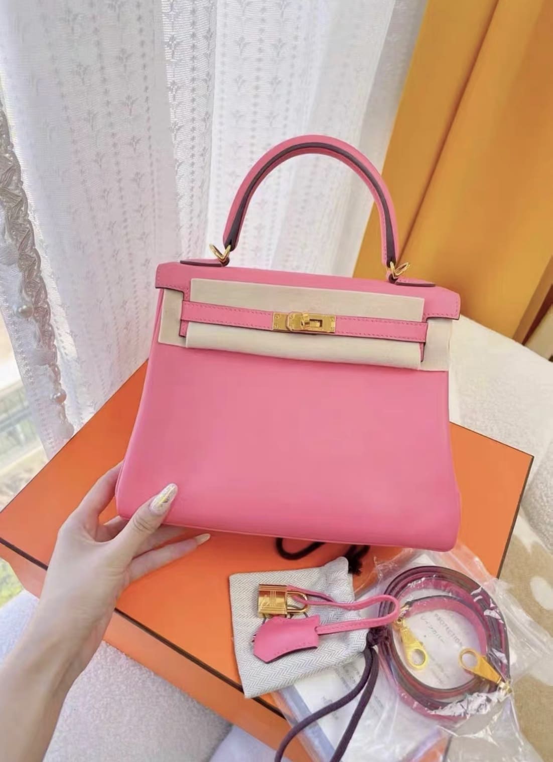 Hermès Hermes Kelly 25 pink Swift leather gold hardware - 25 Crossbody Bag - Secondhand luxury from Wararni