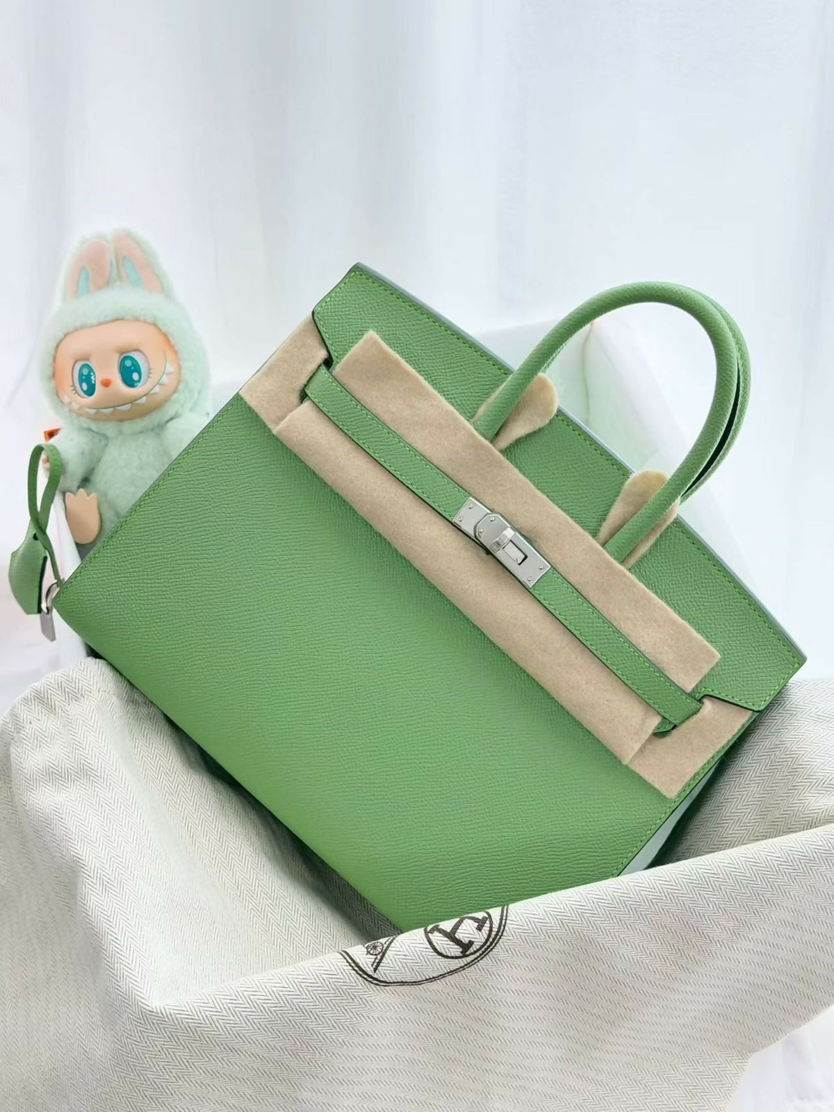 Hermès Birkin 25 Sellier Vert Avocat / Avocado Green Leather with Palladium Hardware Z Stamp