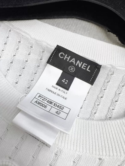 Chanel 22S Basic White Knit T-shirt Top with Small Double C Logo
