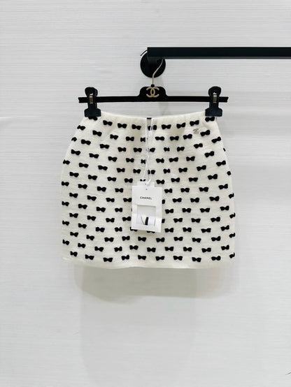 Chanel 25K white and black bow-tie midi skirt
