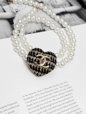 Chanel 20K black and brown heart brooch with gold cc logo