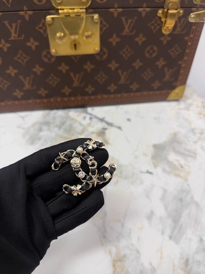 Chanel 20B classic double C brooch,