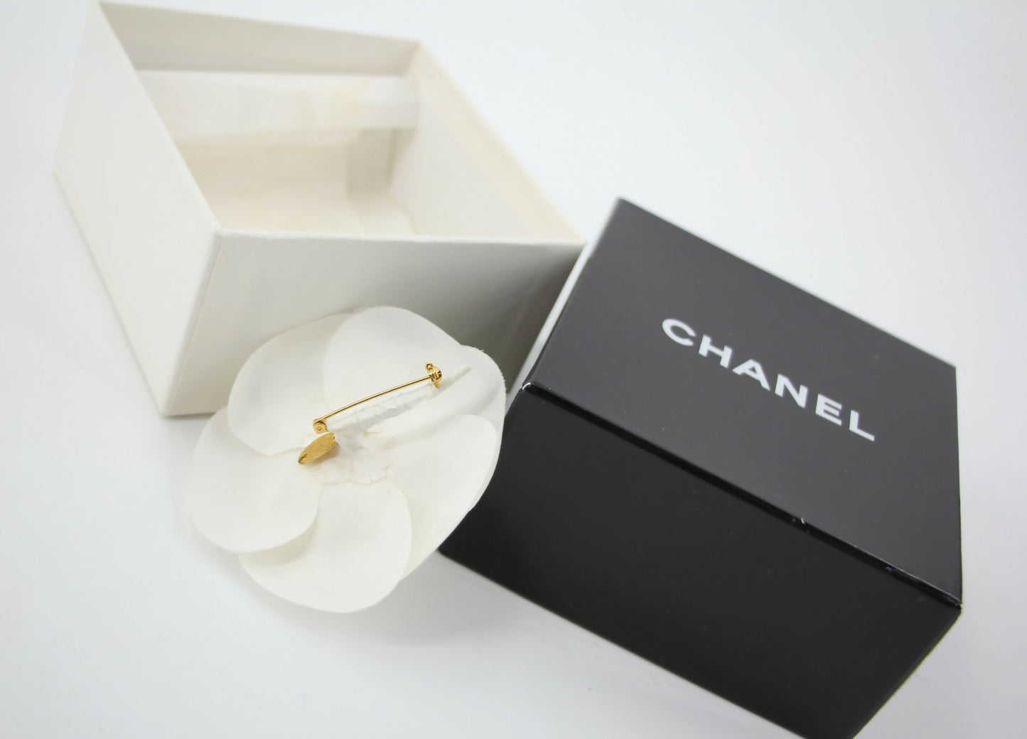 Chanel Vintage 81-85 Silk White Camellia Brooch