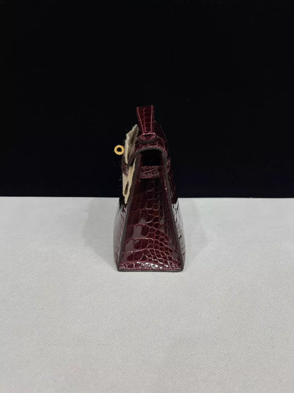 Hermes kelly Pochette Bordeaux Shiny Crocodile Leather Gold Hardware