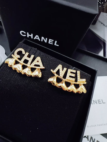 Chanel 23P gold heart-shaped asymmetrical letter earrings