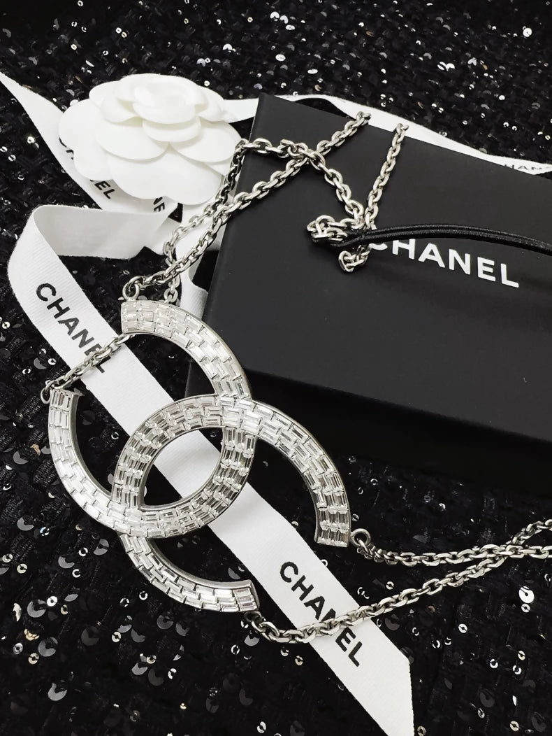Vintage silver Chanel headband adorned with diamonds and a large double C (can also be worn as a necklace)