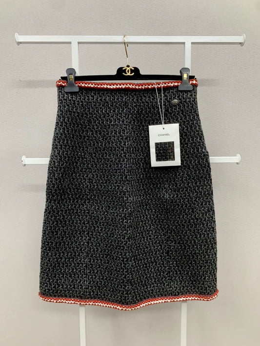 Chanel 18 gray-red tweed skirt