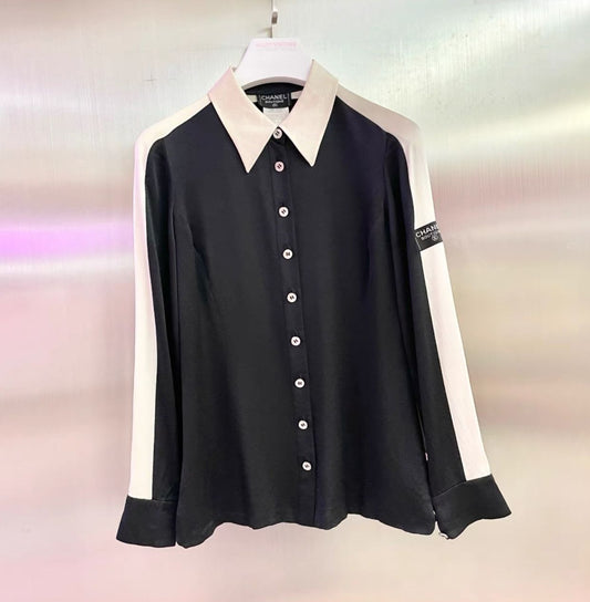 CHANEL Vintage Chanel letter brand shirt - Medium Shirt - Used fashion item from Wararni