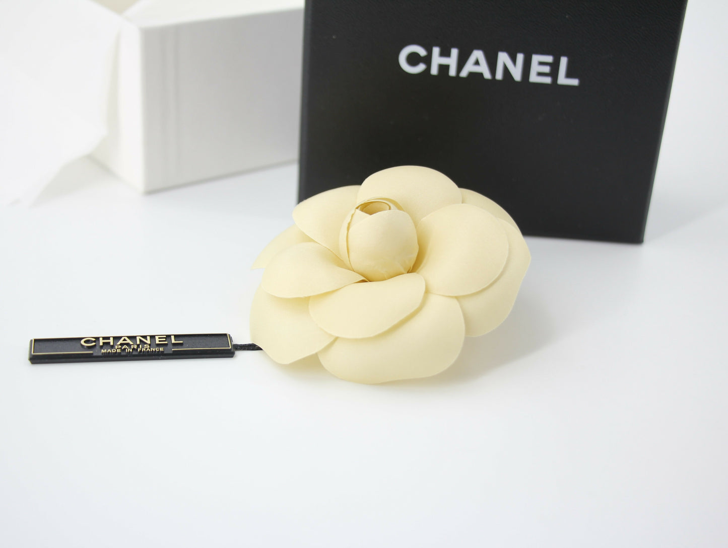 Chanel Vintage 81-85 Fabric Beige Camellia Brooch