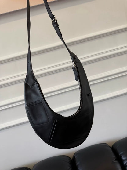 Hermès reversible black and silver clutch presented on the catwalk in 2023