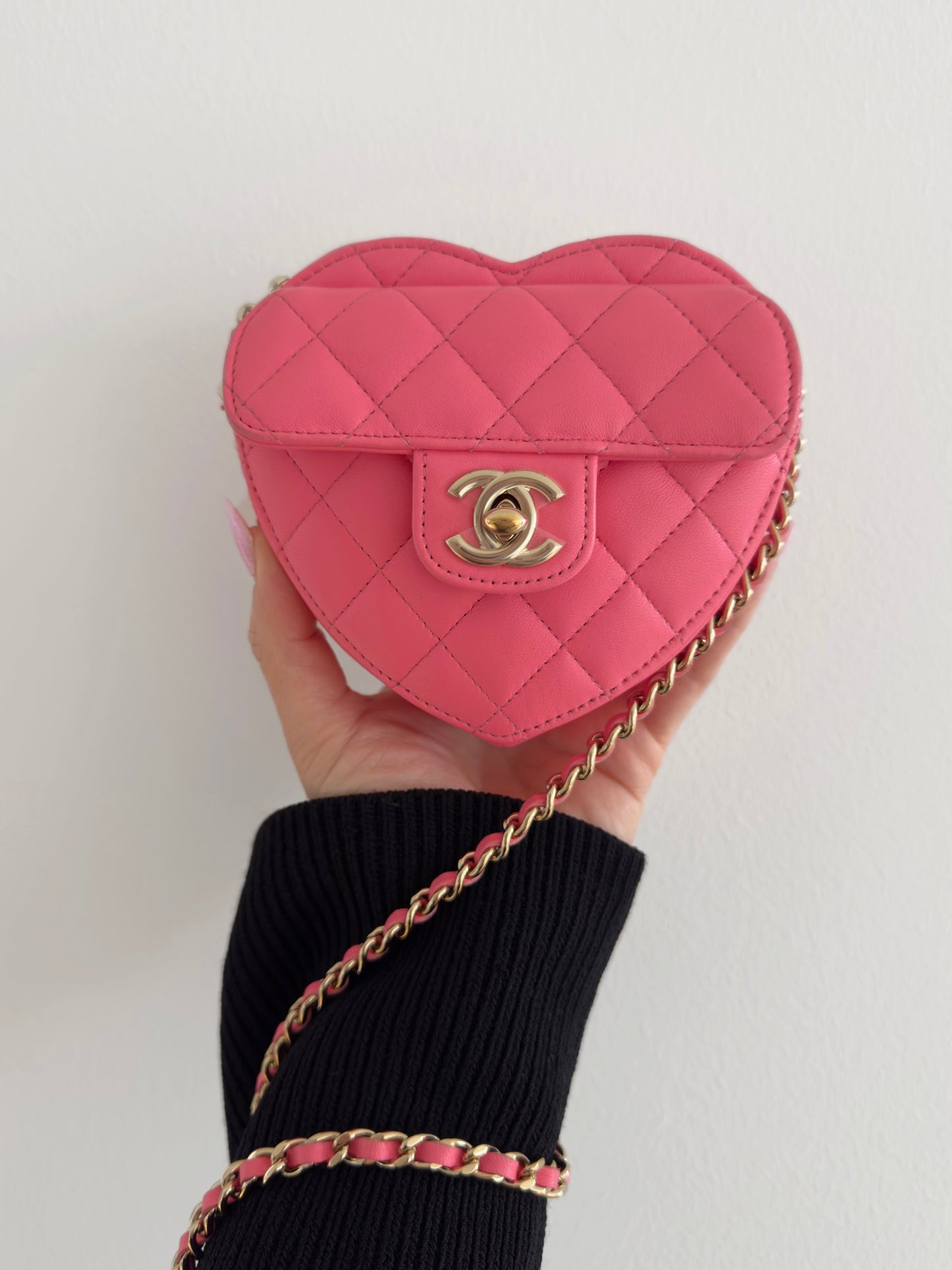 Rent the 22S CHANEL Pink Heart Bag CC in Love Mini Lambskin Crossbody Clutch bag