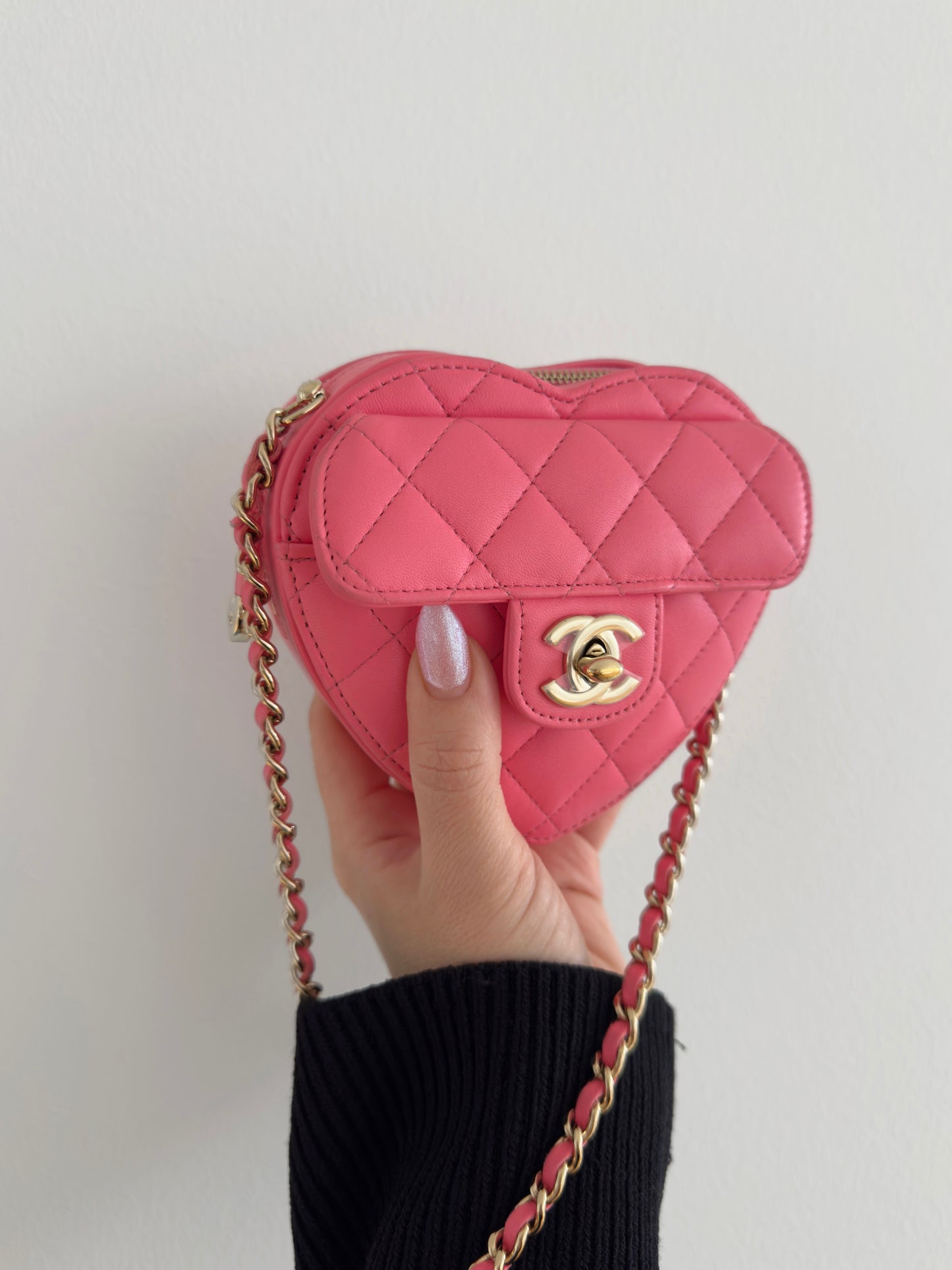 Rent the 22S CHANEL Pink Heart Bag CC in Love Mini Lambskin Crossbody Clutch bag