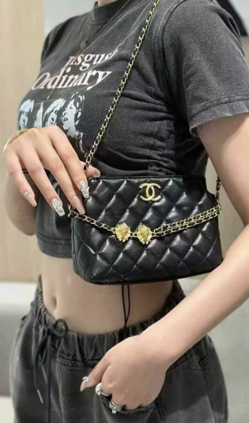 Chanel 23A Black and Gold Lion Emblem Chain Bag – Wararni.com