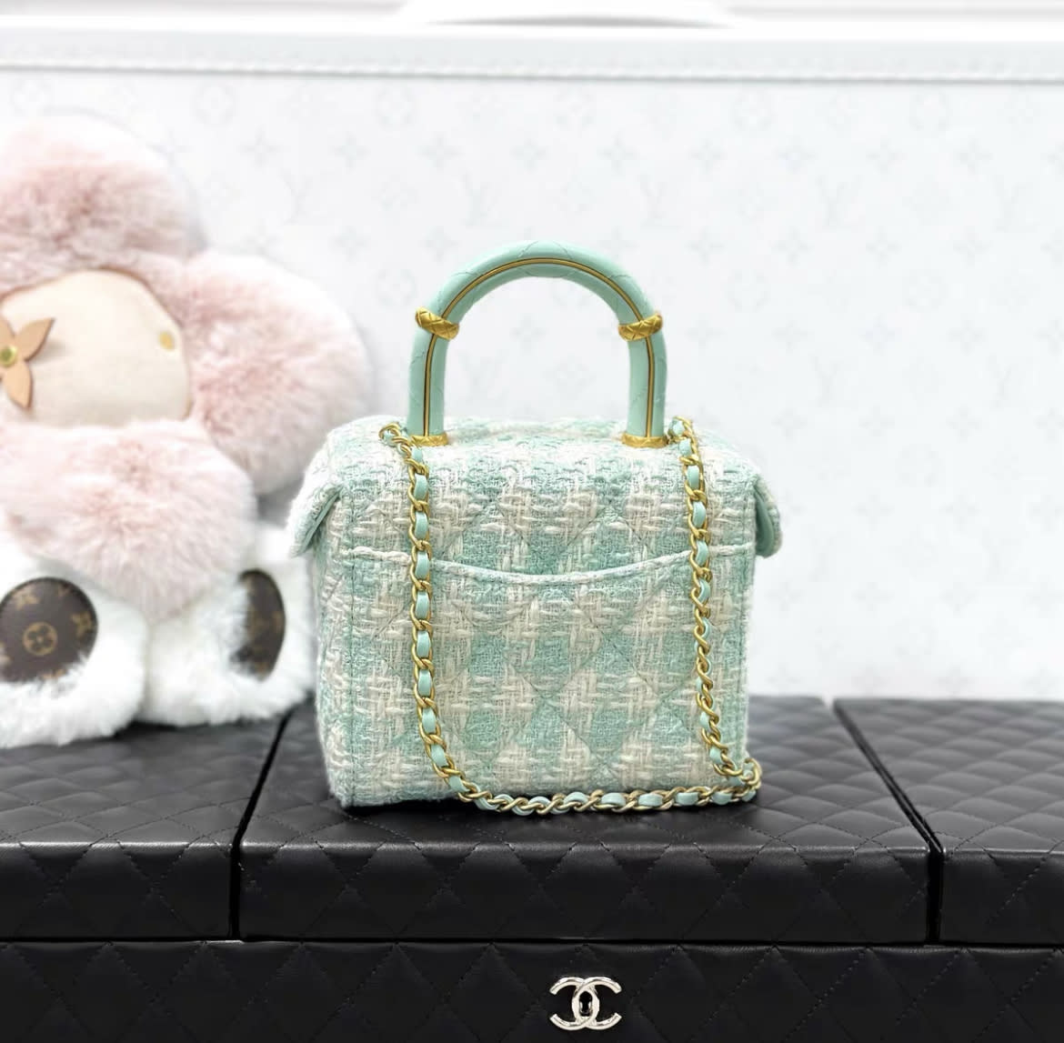 Chanel 23S mint green houndstooth tweed handle chain bag