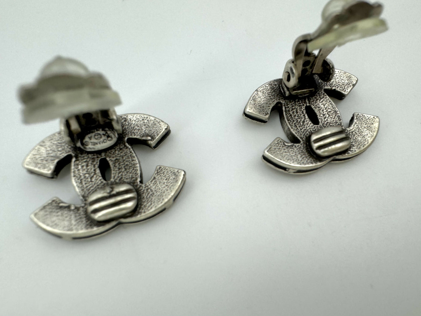 Chanel Vintage 04A Metal Black Silver CC Clip-on Earrings