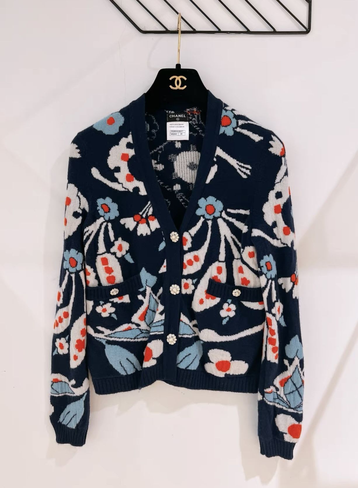 CHANEL Chanel Dubai series flower cashmere 34 - 36 Cardigan - Secondhand luxury from Wararni