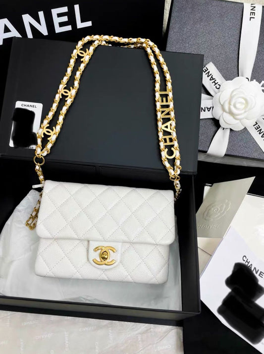 CHANEL Chanel 22 White Gold Caviar Leather - One size Crossbody Bag - Vintage fashion from Wararni