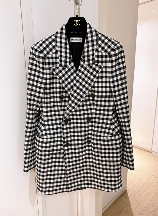 BALENCIAGA Balenciaga black and white grid hourglass coat - 38 Coat - Vintage fashion from Wararni