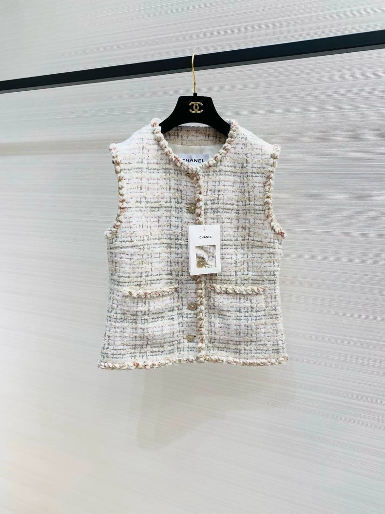 Chanel 25A écru tweed gold thread vest