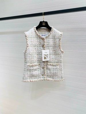 Chanel 25A écru tweed gold thread vest