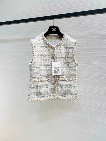Chanel 25A écru tweed gold thread vest