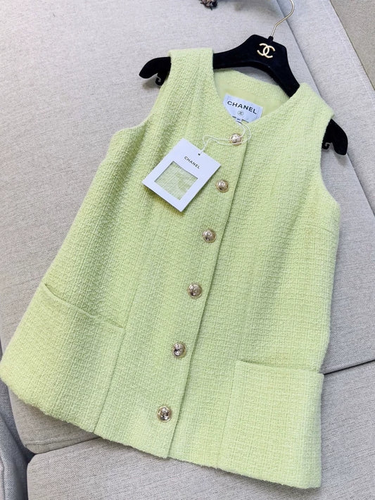 Chanel 20k Green tweed Vest