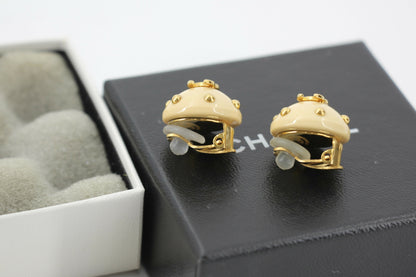 Chanel Vintage 96C Resin Light Brown Loop Clip-on Earrings