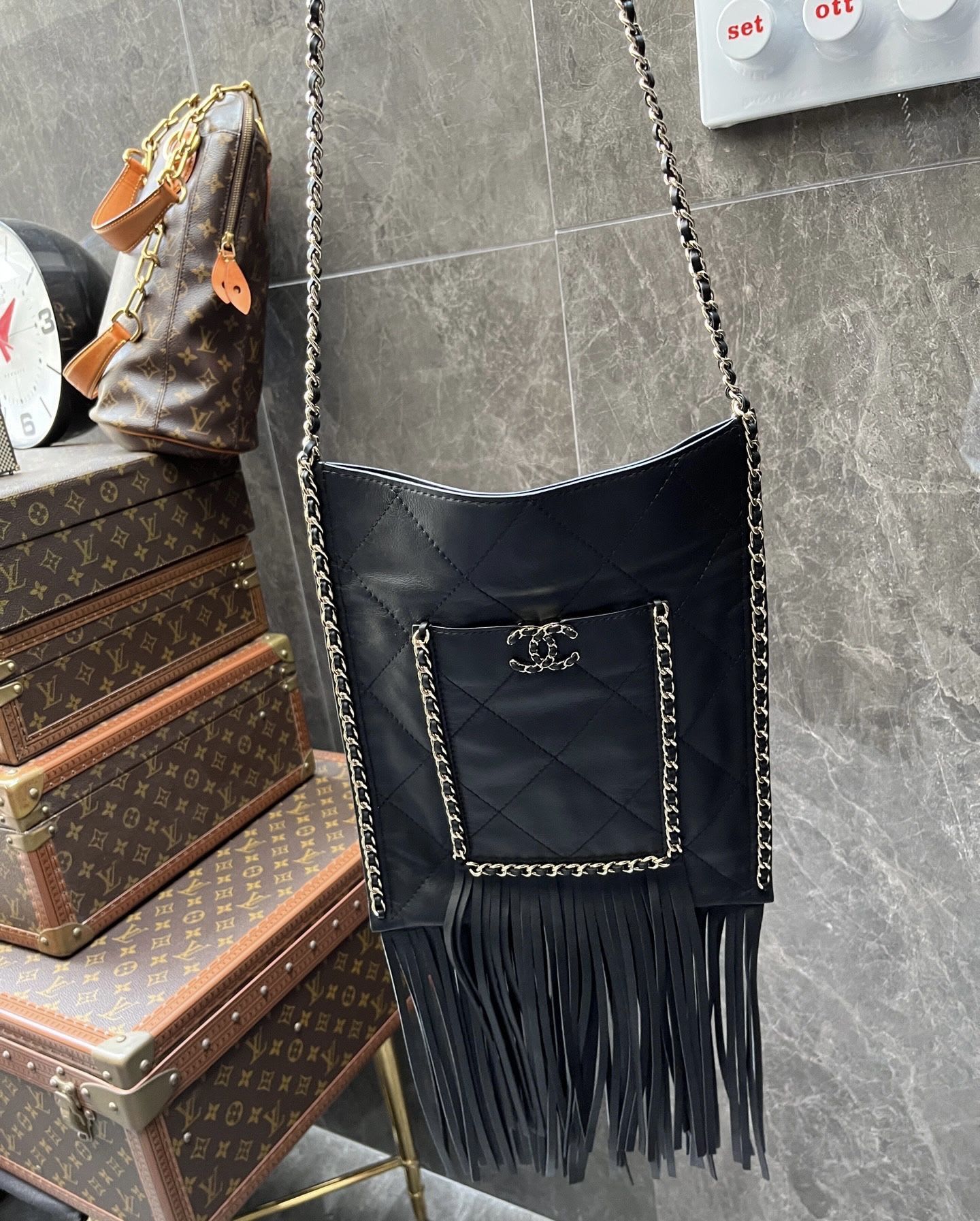 CHANEL Rare Chanel 22c leather chain tassel small - One size Tote Bag - Secondhand luxury from Wararni