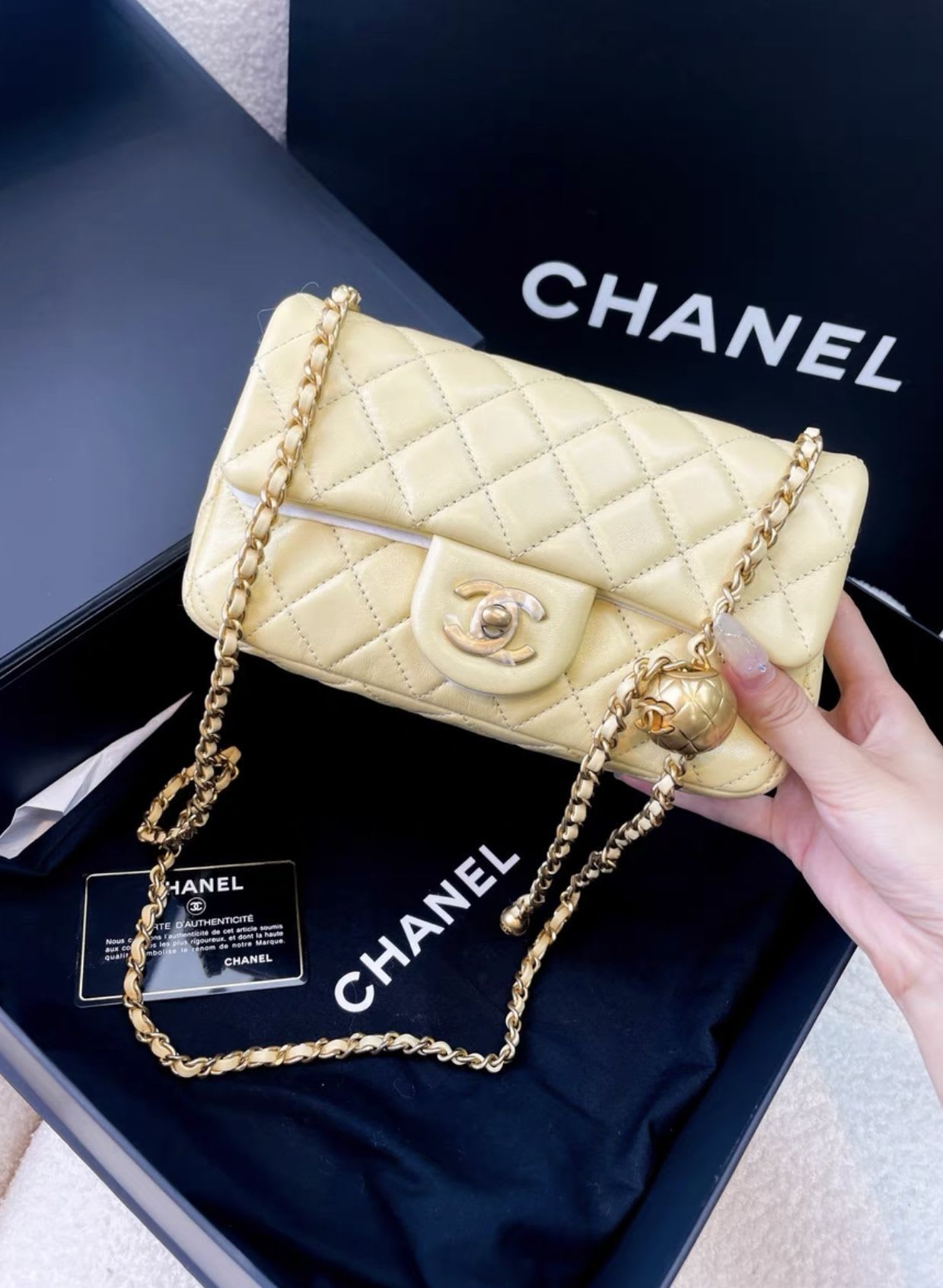 CHANEL Chanel yellow leather flap bag - One size Shoulder Bag - Used fashion item from Wararni