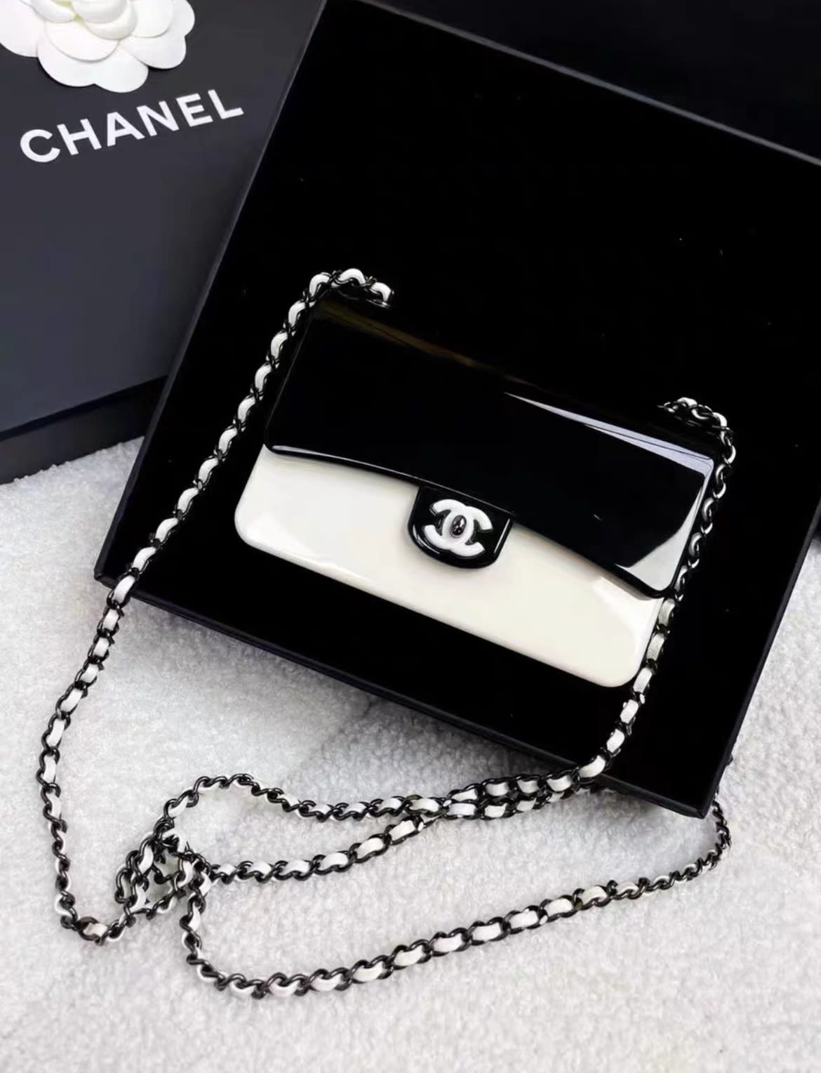 CHANEL Chanel Black White Acrylic Chain Bag collector’s items - Mini Mini Bag - Secondhand luxury from Wararni