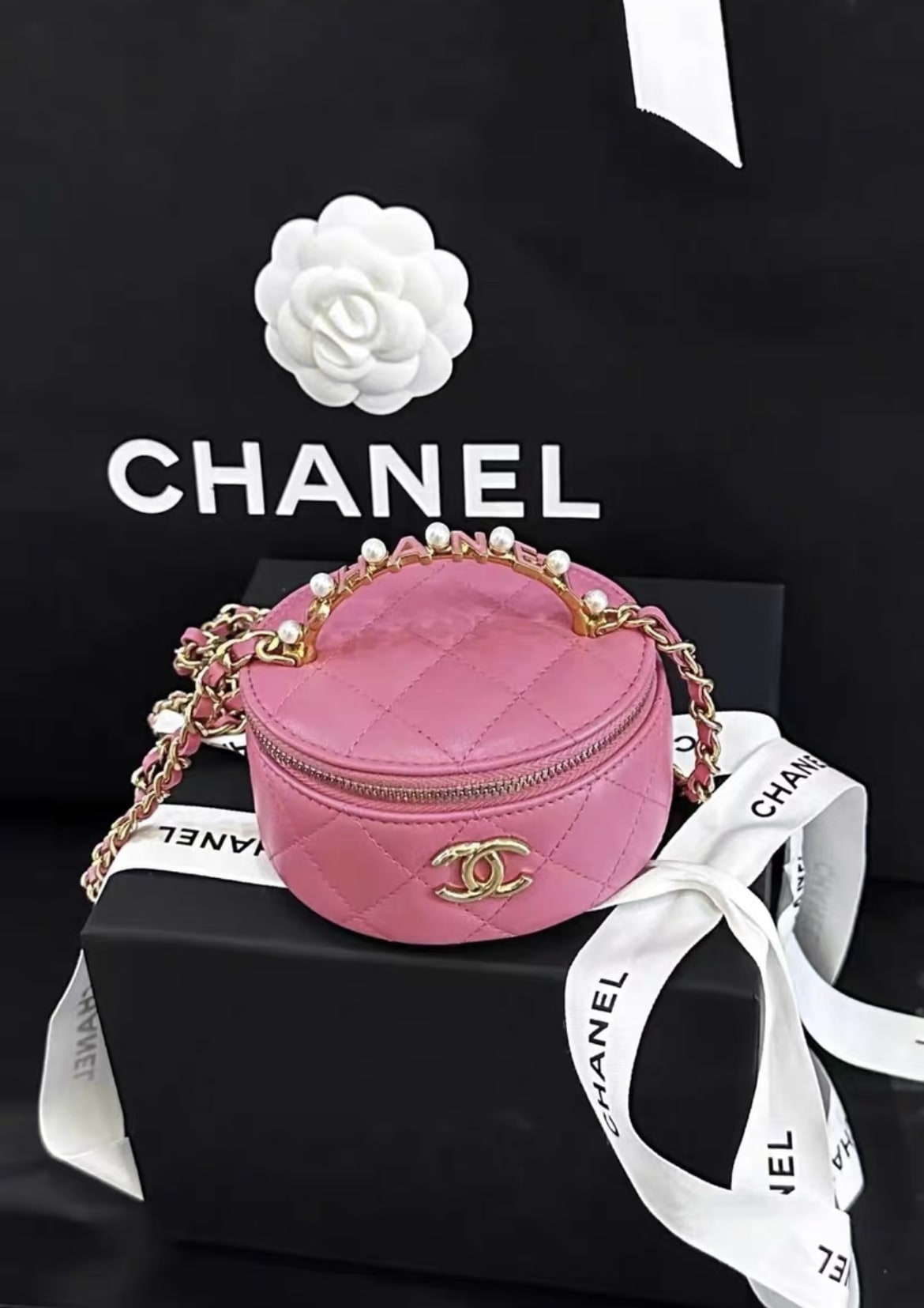 CHANEL Chanel 23B pearl top handle pink mini vanity bag - Mini Mini Bag - Vintage fashion from Wararni