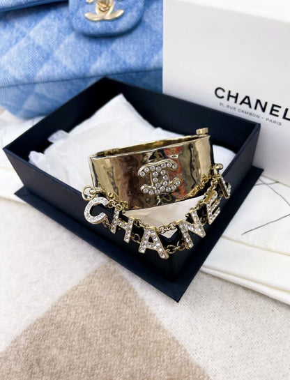 Chanel 21A gold CC  letter chain bracelet