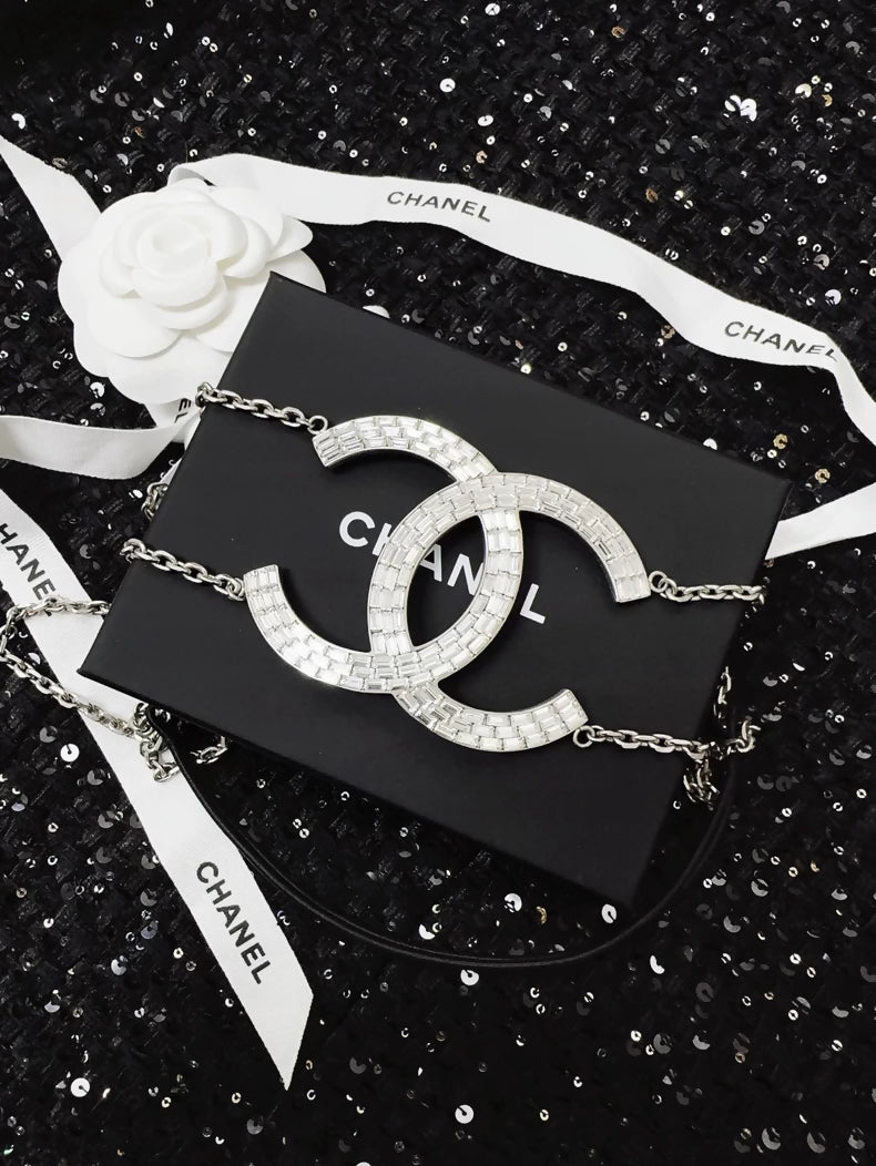 Vintage silver Chanel headband adorned with diamonds and a large double C (can also be worn as a necklace)