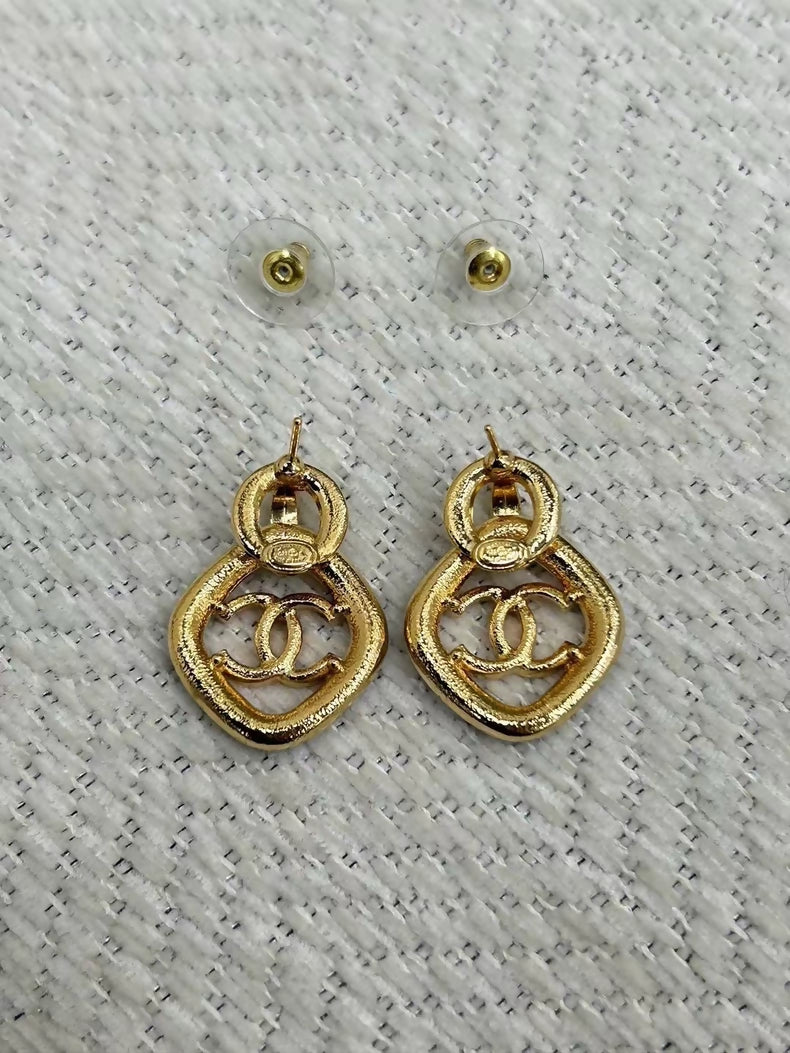 Chanel blue diamond-shaped openwork double C earrings