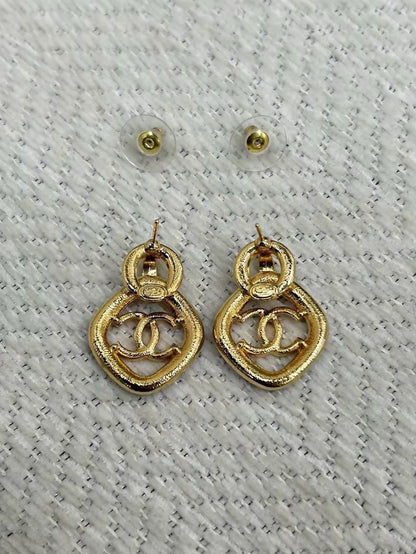 Chanel blue diamond-shaped openwork double C earrings