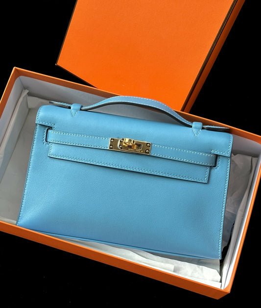 Hermès Kelly Sellier 25 Craie Matte Porosus Crocodile with Gold Hardware