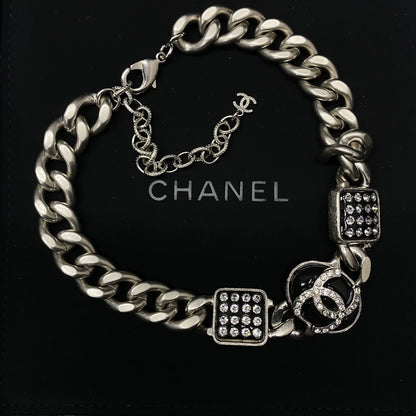 Chanel 22R sparkling diamond black silver glass double C necklace
