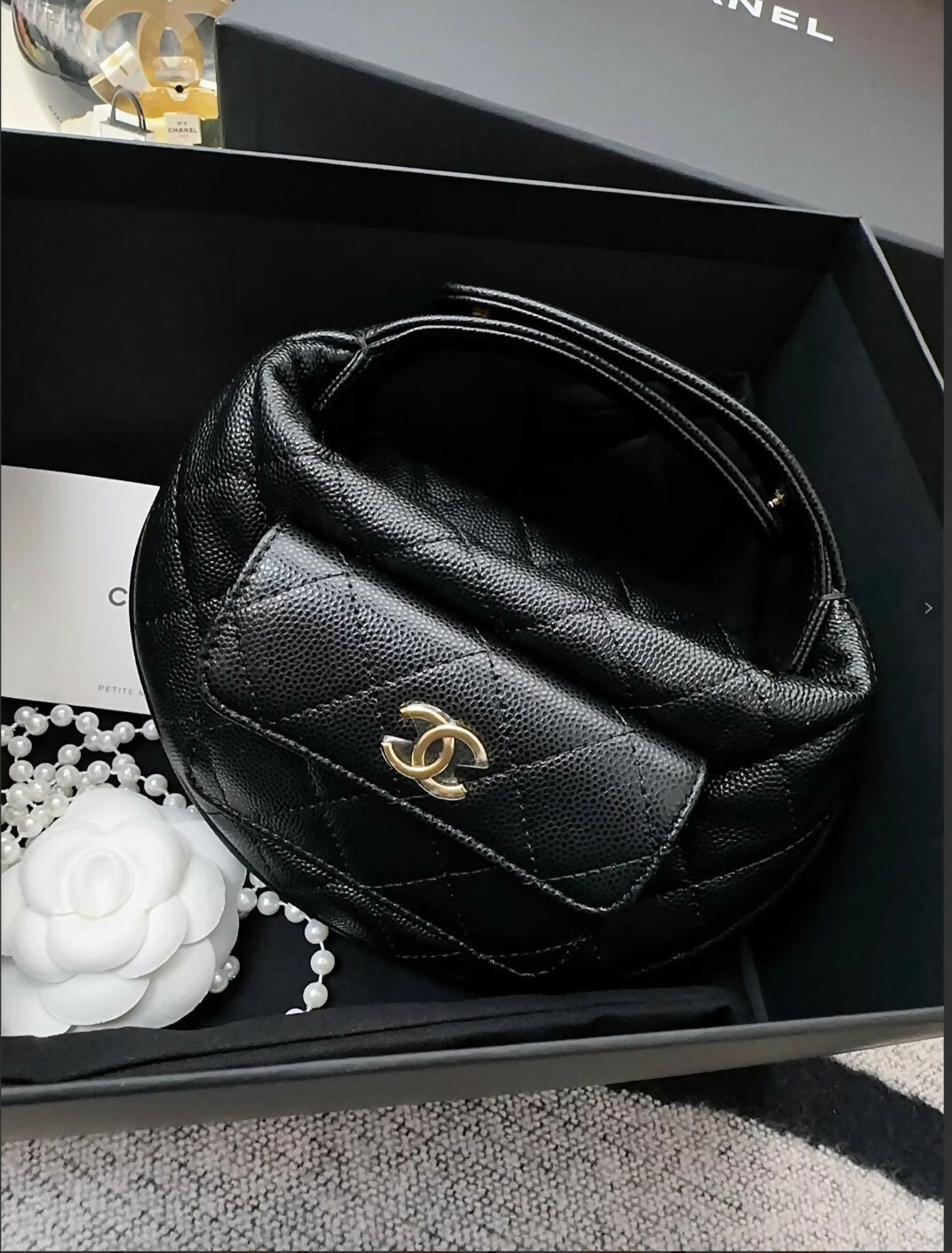 Chanel 23B black & gold hula hoop bag – Wararni.com