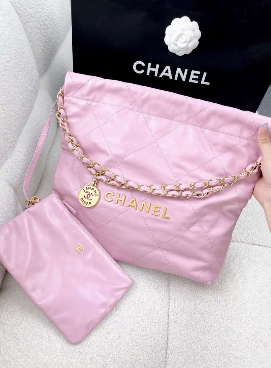 CHANEL Chanel 22bag pink leather gold hardware - Small Shoulder Bag - Vintage fashion from Wararni