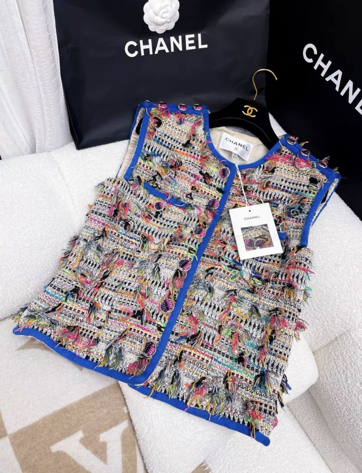 CHANEL Chanel 17S colorful tassel woven vest - 38 Jacket - Secondhand luxury from Wararni