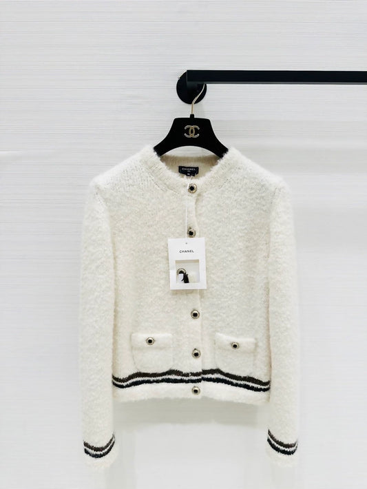 Chanel 25N ski vest with white and brown trim