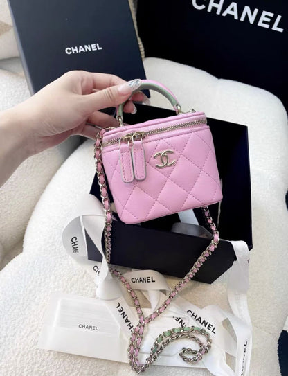 CHANEL Chanel 23p pink with green handle box chain bag - Mini Crossbody Bag - Used fashion item from Wararni