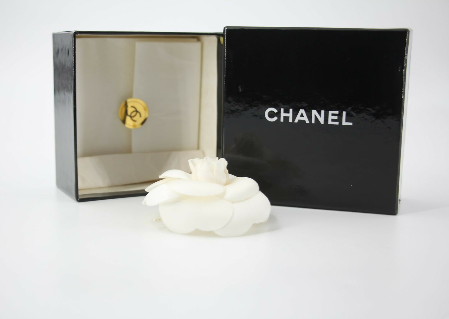 Chanel Vintage 81-85 Silk Light White Beige Camellia Brooch