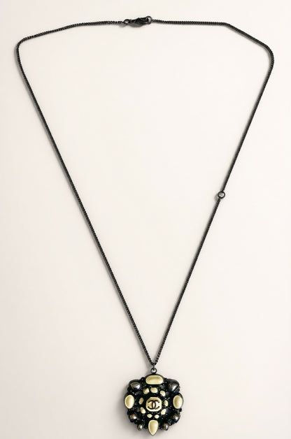 Rare Chanel 12A Paris Bombay White Metallic Grey Ruthenium Pendant Necklace