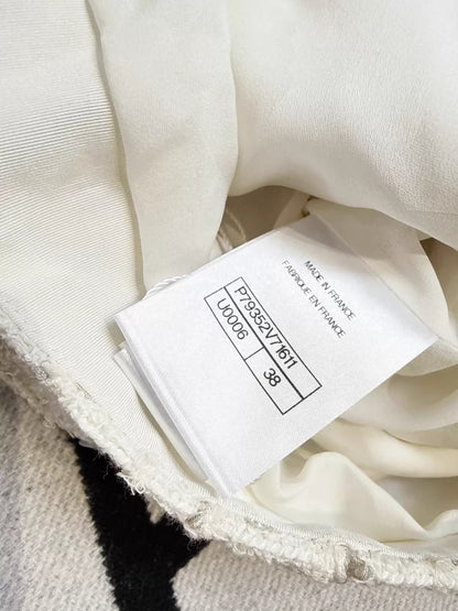 Chanel 25S off-white sequinetweed shorts