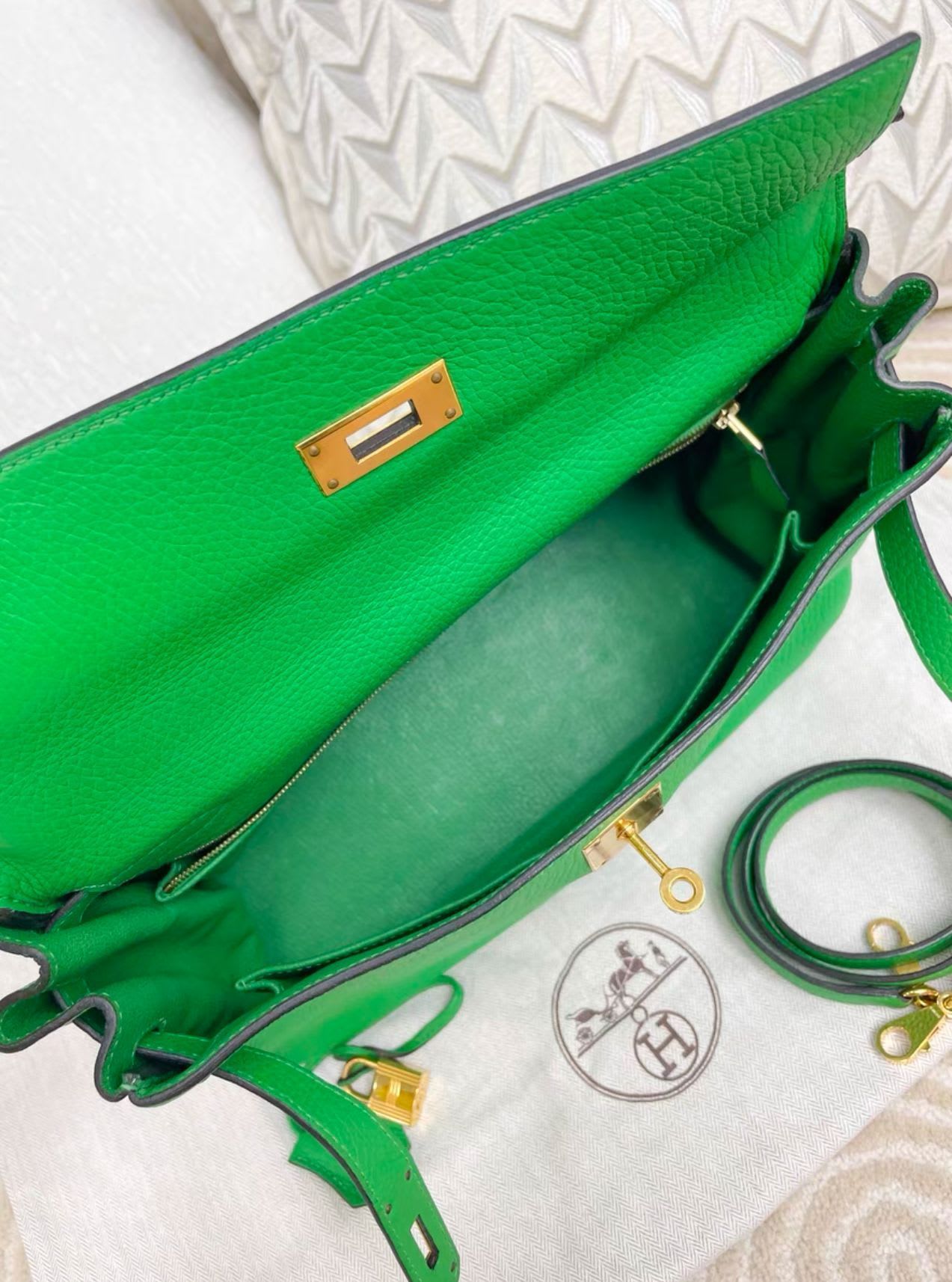 Hermes kelly 32 green gold togo leather Q engraved