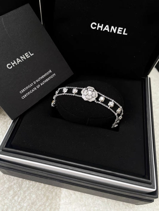 CHANEL CHANEL Bouton de Camélia Bracelet - One size High Jewellery - Vintage fashion from Wararni