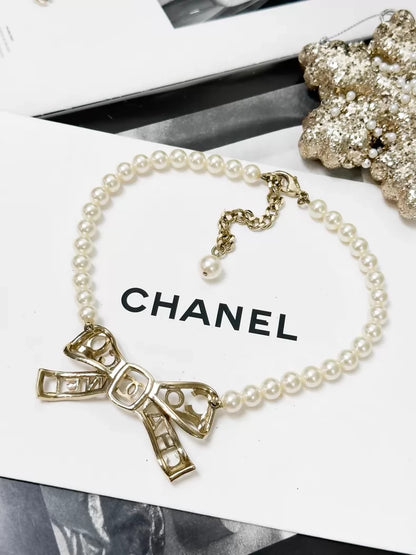 Chanel Fall/Winter 2020 Gold rhinestone bow pearl necklace choker